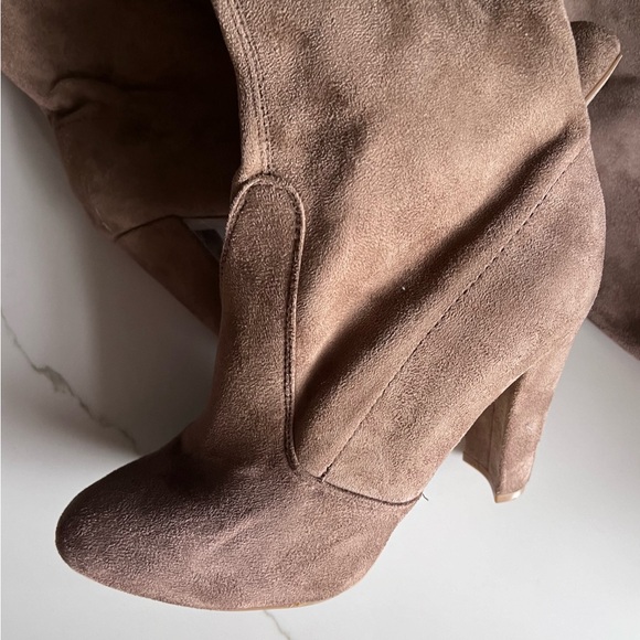 Knee high brown suede high heel boots - Picture 4 of 5